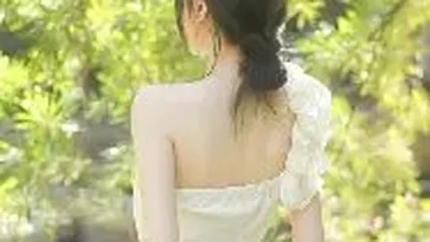 王祖贤53岁仍青春，调侃年龄大需早睡保养